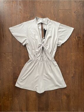 NWT Edmonton Canada Brand Workhall Tie Front Cut Out Romper Jumpsuit. Medium